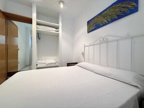 1 غرفة نوم ومكواة/لوح كي وواي فاي مجانًا وملاءات أسرّة