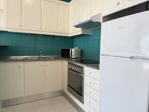 Fridge, microwave, oven, coffee/tea maker