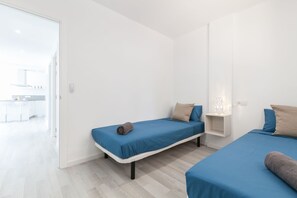 3 chambres, fer et planche à repasser