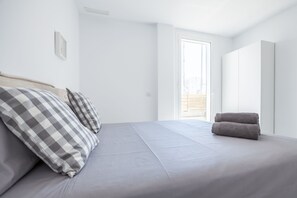 3 chambres, fer et planche à repasser
