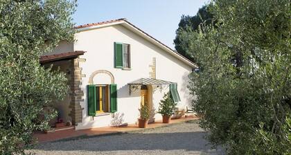 2 bedroom bungalow, private terrace, great views, wifi, shared pool, near Vinci