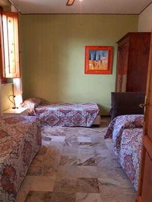 2 bedrooms, desk, iron/ironing board, WiFi