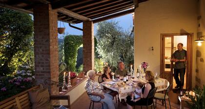 2 bedroom bungalow, private terrace, great views, wifi, shared pool, near Vinci