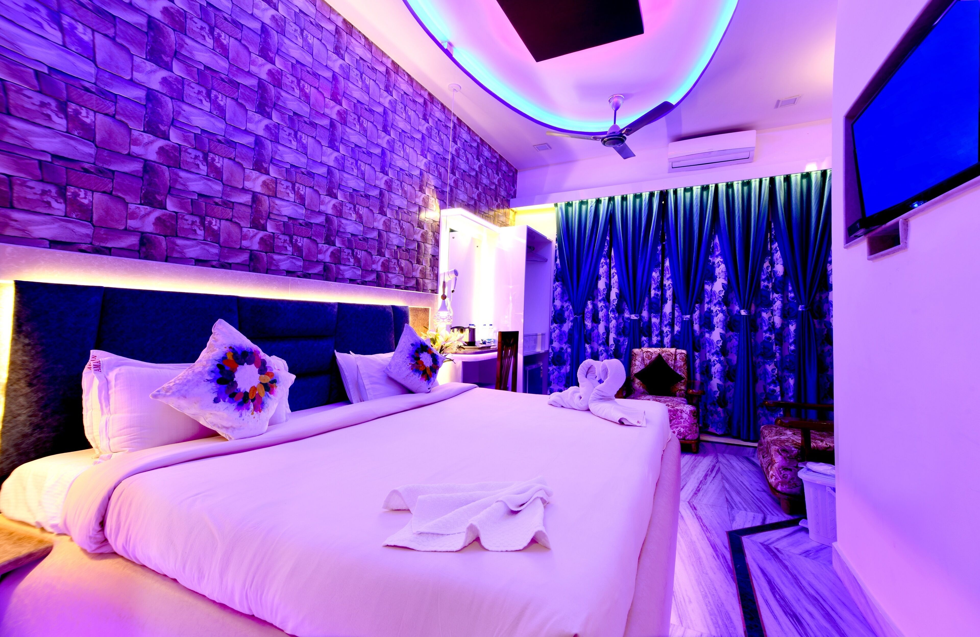 hypo-allergenic bedding, memory-foam beds, in-room safe