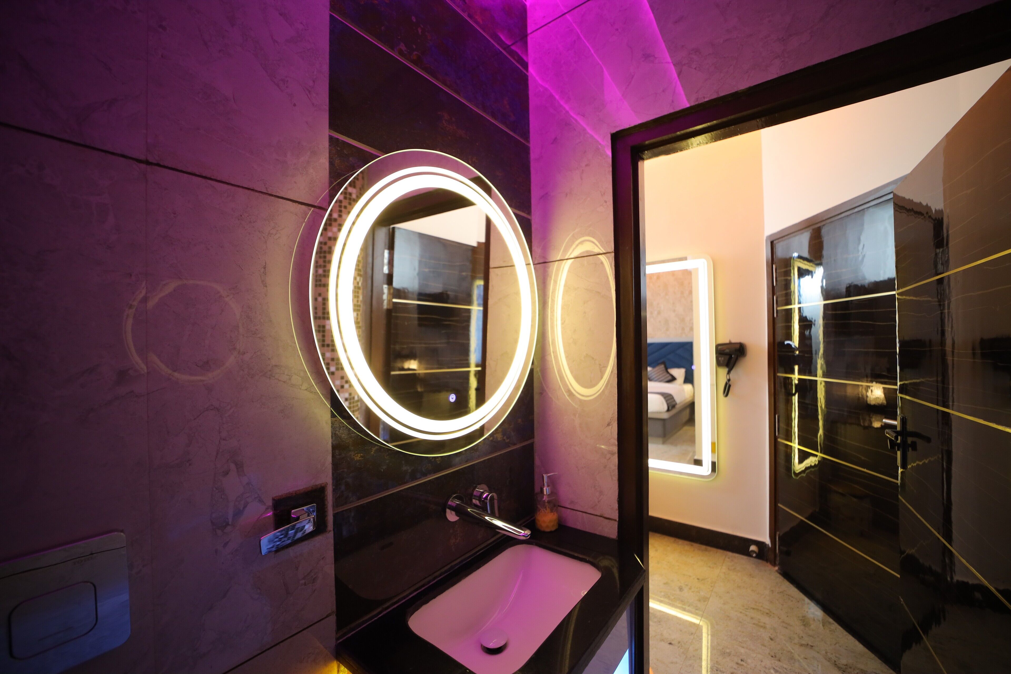 luxury double room | bathroom | shower, free toiletries, hair dryer, slippers