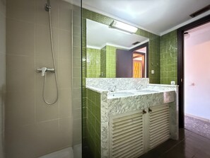 Shower - Agi Can Parramon A Apartamento for rent in Roses Girona. (Rosas / Roses)