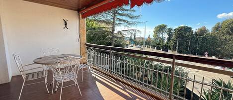 屋外ダイニングエリア