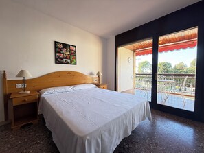 2 chambres, fer et planche Ă repasser