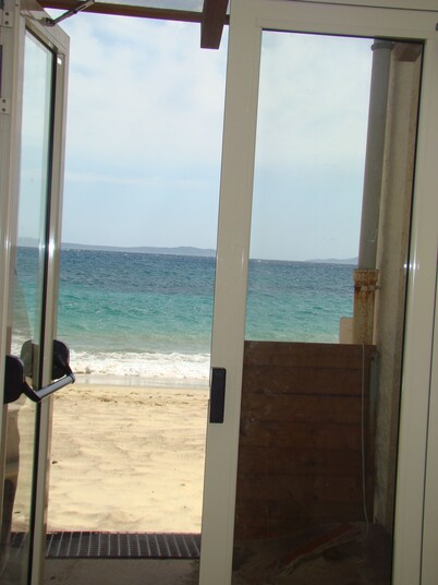 Waterfront studio on CAVALIERE beach