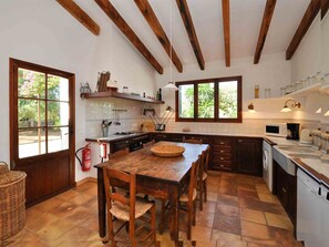 Fridge, microwave, oven, dishwasher - Can Teulada, private pool Pollensa 12 persons (Pollensa)