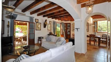 Télévision, cheminée