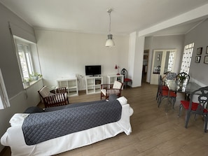 4 Schlafzimmer, Bügeleisen/Bügelbrett, kostenloses WLAN, Bettwäsche