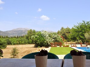 Outdoor dining - House with pool and mountain views (Campanet)