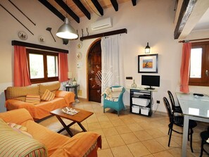 TV - House with pool and mountain views (Campanet)