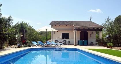Haus mit Pool und Bergblick