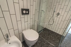 Shower, free toiletries, hair dryer, bidet