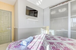 2 bedrooms, iron/ironing board - JARDINS III 1 Bjs 3 Roses (Rosas / Roses)