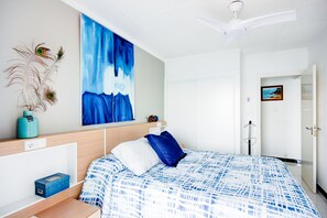 2 habitaciones y tabla de planchar con plancha 