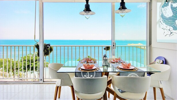A dining area with a table set for four, overlooking a balcony with a view of the sea. - STA. MONICA 3ºA - Apartment for 6 people in Rosas / Roses (Roses)