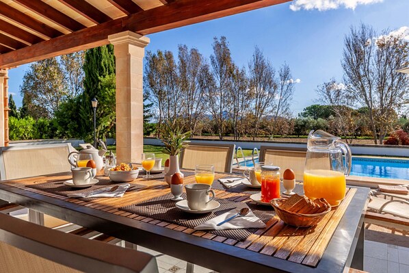 Outdoor dining - Beach Villa Arlos for six people with pool and BBQ (Puerto Pollensa)
