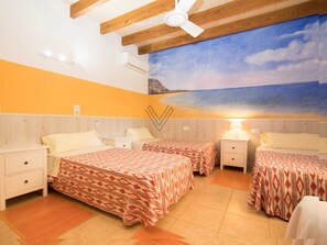 5 bedrooms, iron/ironing board, internet, bed sheets