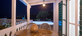 Charming Cottage with Private Pool and magnificent sea views!