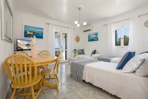 1 bedroom, in-room safe, iron/ironing board, travel cot