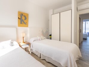 3 bedrooms, iron/ironing board, Internet, bed sheets