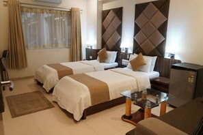 Ropa de cama de alta calidad, minibar y escritorio 