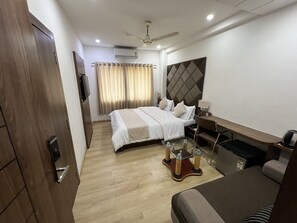 Club Double Room, Non Smoking | Premium bedding, minibar, desk, soundproofing - The Evergrand Palace (Rajkot)