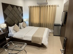 Ropa de cama de alta calidad, minibar y escritorio 