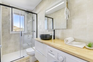 Dusj og hårføner