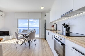 Refrigerador, microondas, cafetera/tetera, tostadora