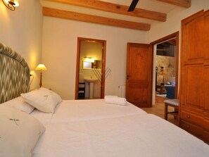 3 chambres, fer et planche à repasser, accès à Internet, literie fournie