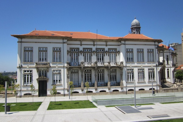 Gaia City Hall at 800 meters
