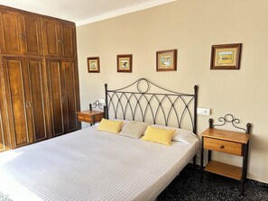 4 quartos, ferros/tábuas de passar roupa, Wi-Fi de cortesia