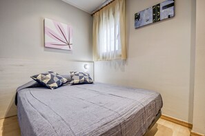 2 bedrooms, iron/ironing board - P.C. GREGAL 4 ATICO Roses (Rosas / Roses)