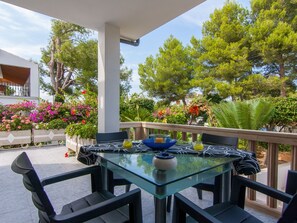Outdoor dining - Zamia - Beautiful villa 300 meters from the beach of Platges de Muro (Muro (Platja de Muro))