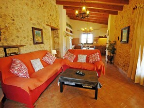 Televisie en een open haard