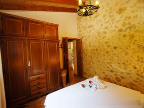 2 habitaciones, tabla de planchar con plancha y acceso a internet 