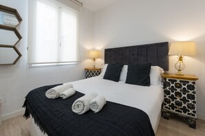 1 chambre, fer et planche à repasser