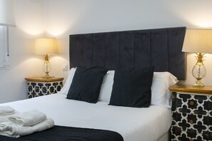 1 chambre, fer et planche Ă repasser