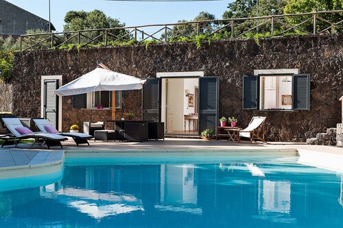 Romantic country house with pool near Etna - DiCasaInSicilia