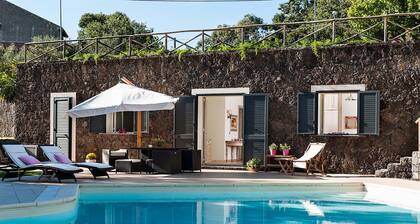 Romantic country house with pool near Etna - DiCasaInSicilia