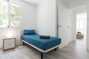2 chambres, fer et planche à repasser