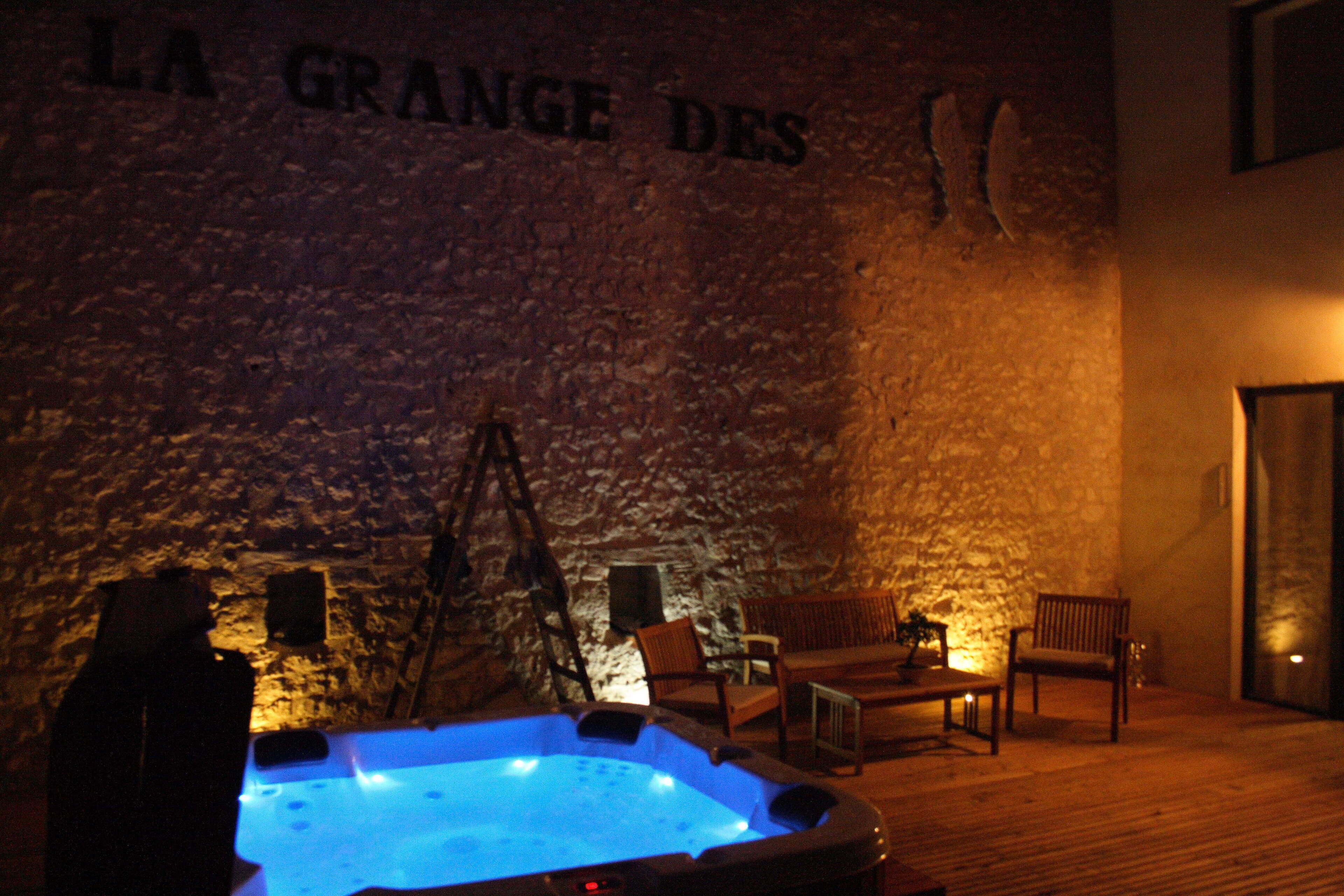 Charming 4-star stone gîte with private Jacuzzi in Dordogne Périgord