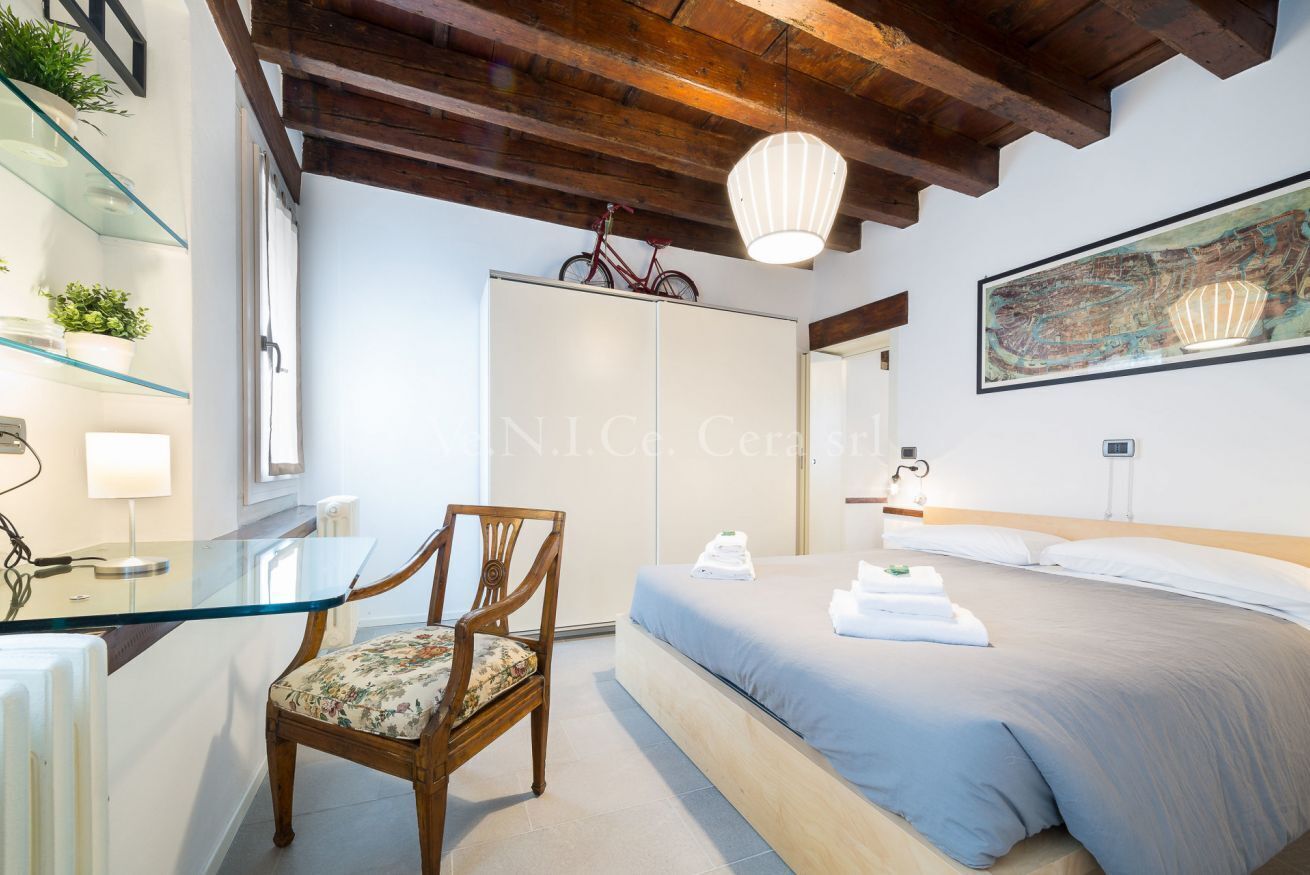 2 Schlafzimmer, Zimmersafe, Bügeleisen/Bügelbrett, WLAN