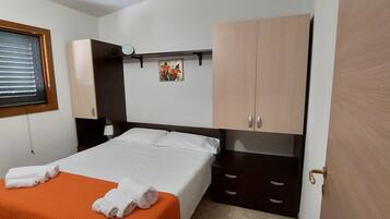 2 Schlafzimmer, BĂŒgeleisen/BĂŒgelbrett, kostenloses WLAN, BettwĂ€sche