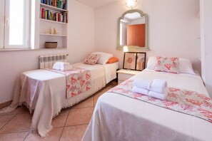 2 bedrooms, in-room safe, iron/ironing board, free WiFi