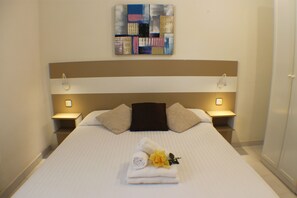 2 chambres, fer et planche Ă repasser, Wi-Fi gratuit, draps fournis